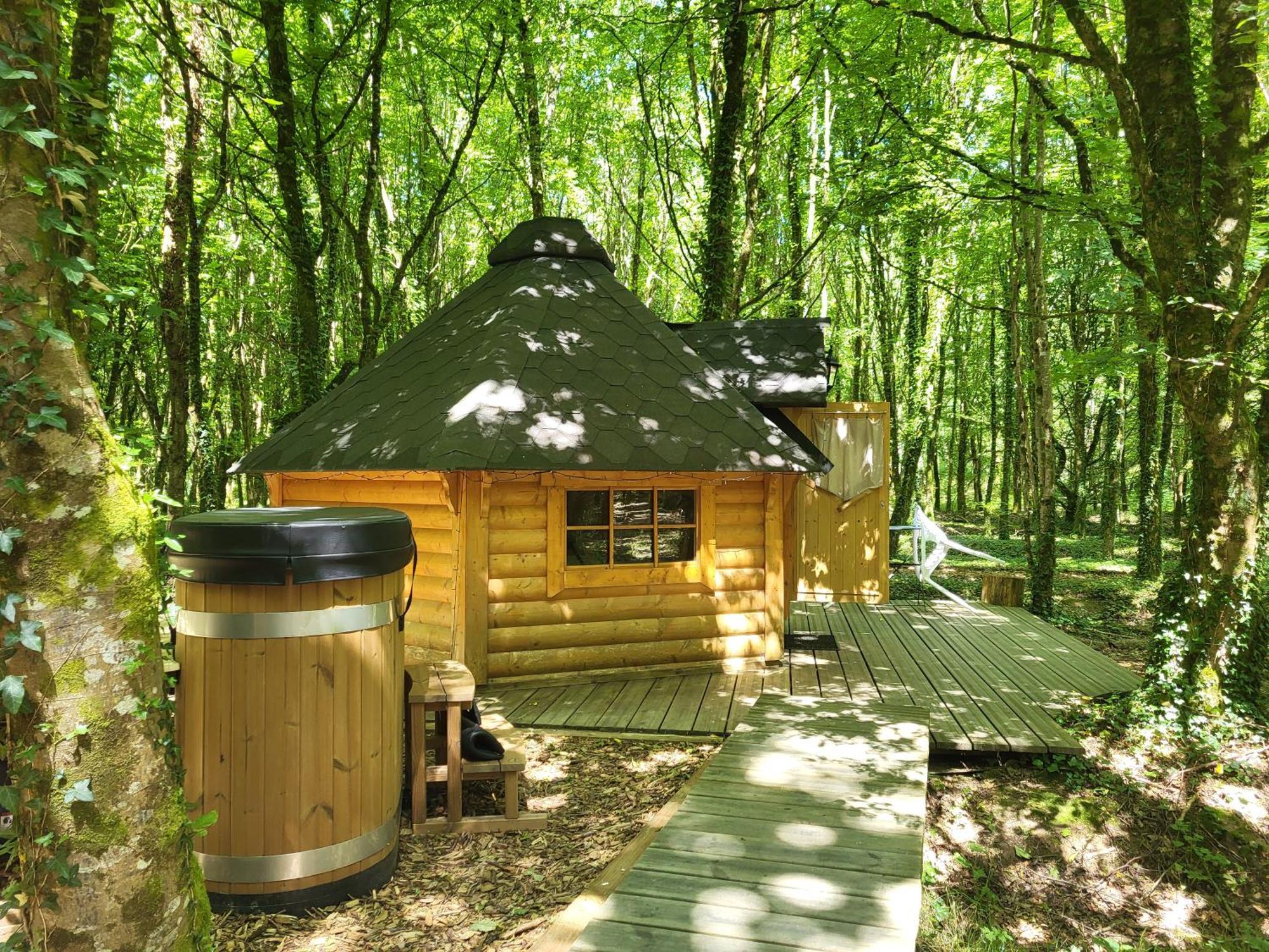 Le Domaine Insolite De Broceliande Paimpont Exterior photo