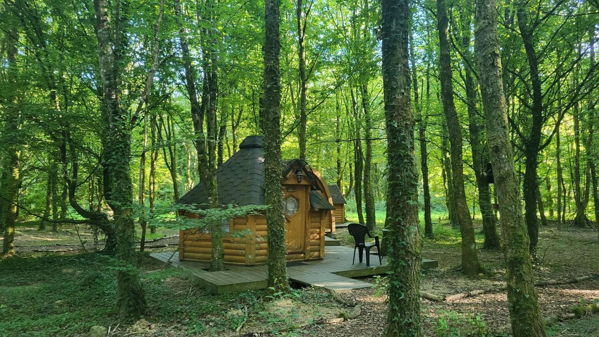 Le Domaine Insolite De Broceliande Paimpont Exterior photo