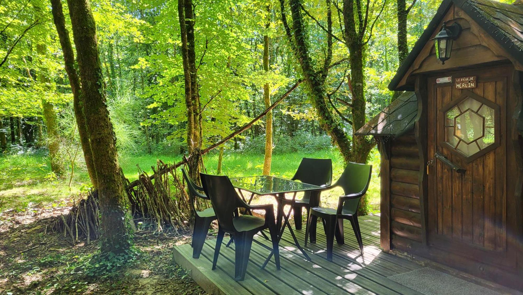 Le Domaine Insolite De Broceliande Paimpont Exterior photo